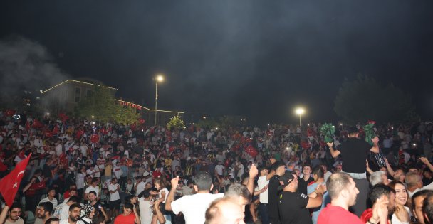 Darıca, ‘Türkiye' diye inledi