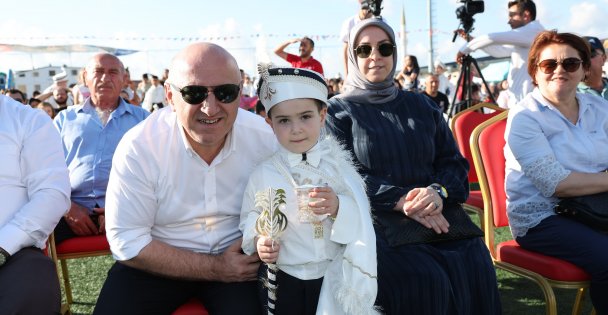 DARICA'DA GELENEKSEL SÜNNET ŞÖLENİ BÜYÜK BİR COŞKUYLA GERÇEKLEŞTİ