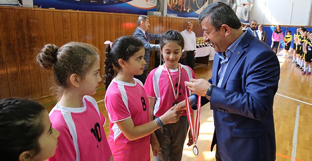 Darıca'da kupa ve Madalyalar verildi