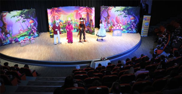 Darıcalı çocukların tiyatro keyfi