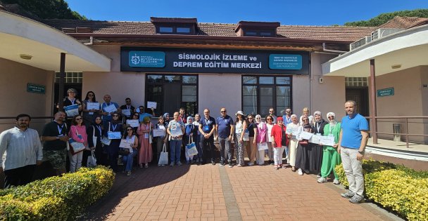 Deprem bölgesi öğretmenlerine afet eğitimi