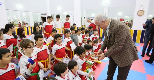 Derince'de Kick Boksçular Kuşak Sevinci Yaşadı