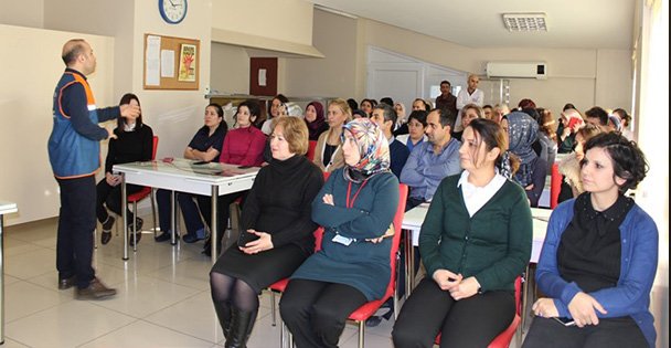 Devlet hastanesi personellerine afet eğitimi