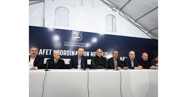 'Devlet ve millet olarak asrın felaketi karşısında asrın dayanışmasını sergileyerek engelleri aşmanın çabasındayız”