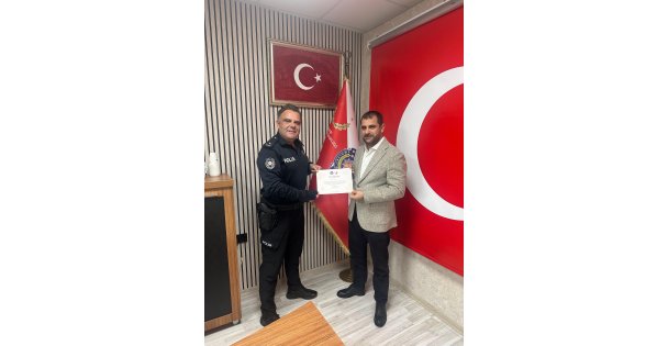 Dilovası Emniyet Müdürü Mustafa Serhat Canbaz'dan İş İnsanı Lokman Kılıç'a Teşekkür Belgesi