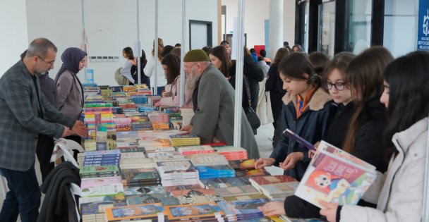 Dini Yayınlar Fuarı'na ziyaretçi akını