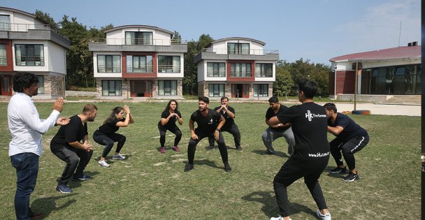 Doğa kampıyla fazla kilolarından kurtuldular