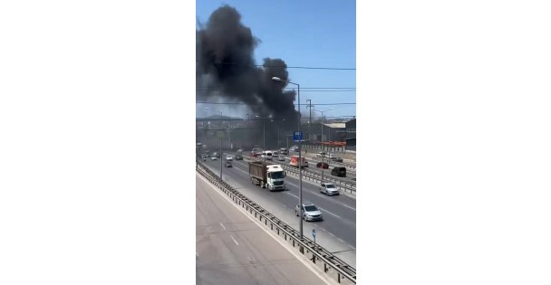 Döküm fabrikasında yangın: Gökyüzü siyah dumanla kaplandı