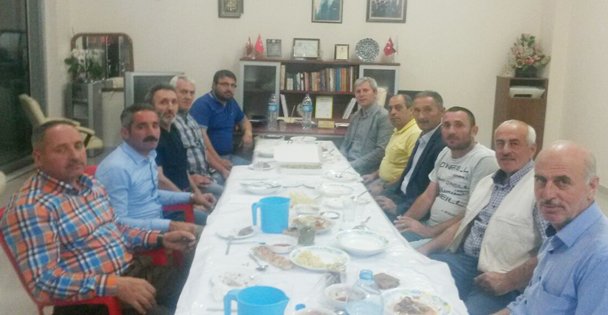 Dostlar iftar sofrasında buluştu!