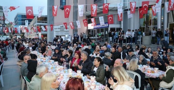 DP Genel Başkanı Gültekin Uysal, Kocaeli'de 20 bin kişilik halk iftarına katıldı