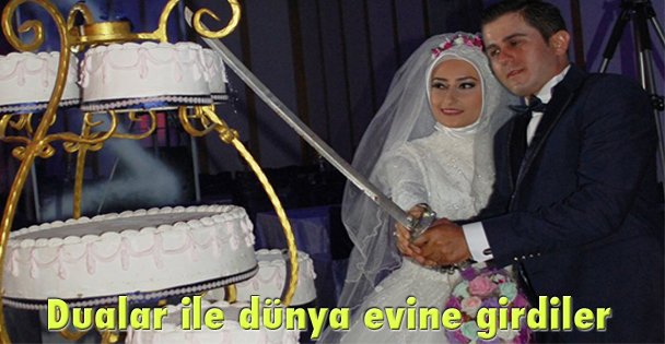 Dualar ile dünya evine girdiler