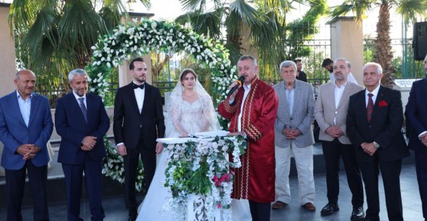 DUAYEN SİYASETÇİLERDEN EYÜP AYAR'IN KIZININ MUHTEŞEM DÜĞÜN TÖRENİ