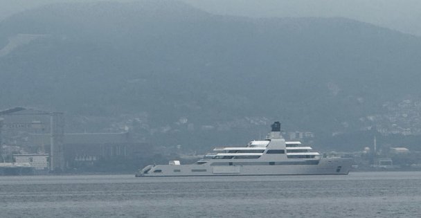 Dünyanın en büyükleri arasında, İzmit Körfezi'ne demir attı