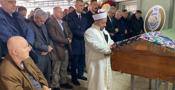 Düşük not aldığı için intihar ettiği iddia edilen lise öğrencisi son yolculuğa uğurlandı