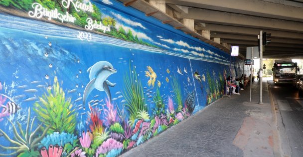 Duvarlar ressamlar tarafından renkleniyor