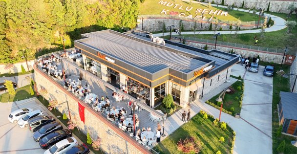 En mutlu ‘Evet'ler bu salonda yankılanıyor