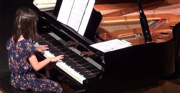 Engelliler için piyano kursu