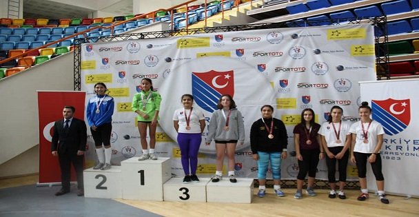 Eskrimcilerden 8 madalya geldi