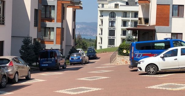 Ev hapsindeki bir kişi öldürüldü