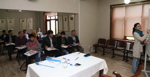 Farsça dersleri devam ediyor