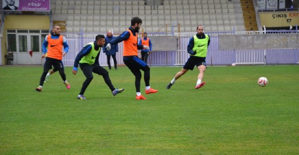 Futbolcular hırs küpü