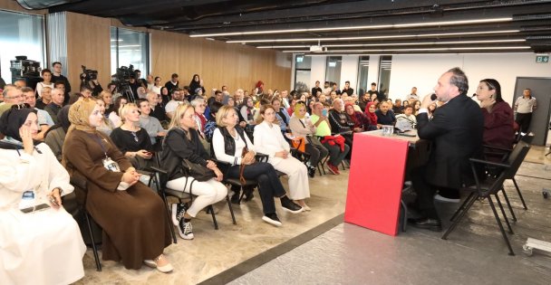 Gazeteci Fulya Öztürk, Kocaeli Kitap Fuarı'nda seslendi