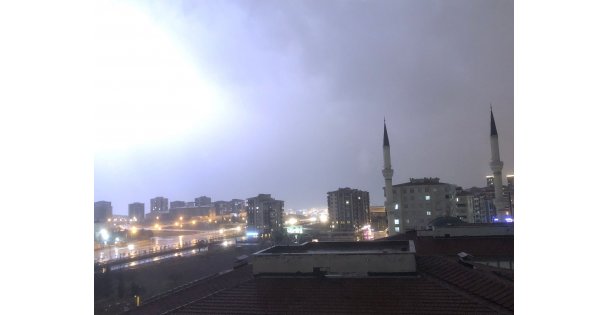 Gaziantep'te Şiddetli Dolu Yağışı Kenti Beyaza Bürüdü (VİDEOLU HABER)