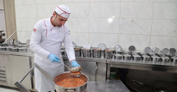 Gebze Belediyesi Aşevi'nden Aylık 7 Bin 800 Öğün Sıcak Yemek