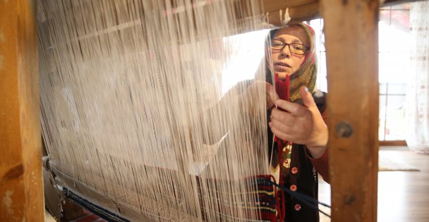 'Gebze Kirkit Kilimini' Yaşatmak İçin Evinin Çatısını Müzeye Dönüştürdü