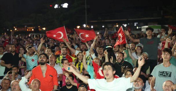Gebze Meydanda Milli Takım Coşkusu