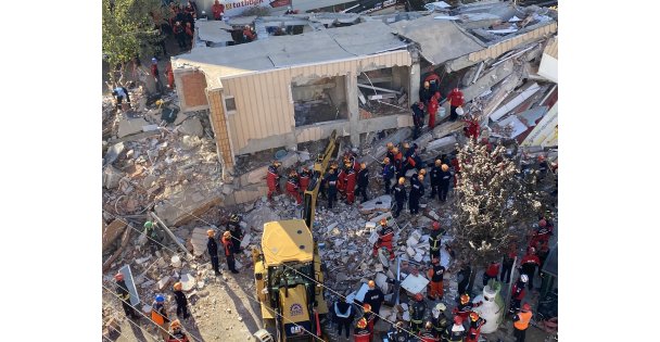 Gebze'de çöken binada enkaz altında kalan aile fertlerinin kimlikleri belli oldu