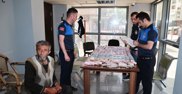 Gebze'de Dilencinin Üzerinden 20 Bin TL'den Fazla Para Çıktı
