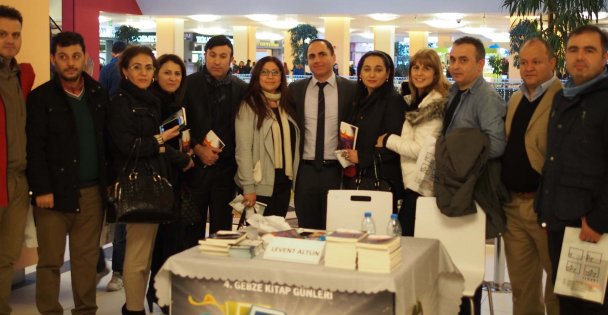 Gece gündüz yazıyor