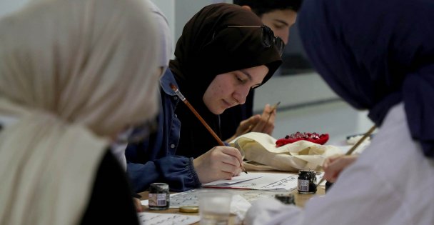 Geleneksel sanatlarda gençler yeteneklerini keşfediyor