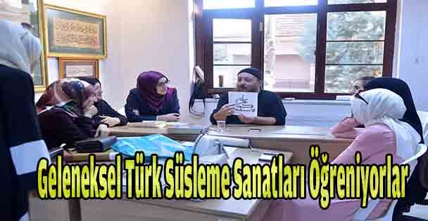 Geleneksel Türk Süsleme Sanatları öğreniyorlar