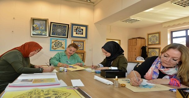 Geleneksel Türk süsleme sanatları öğretiliyor