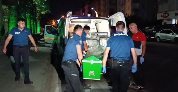 Genç adam parkta ölü bulundu