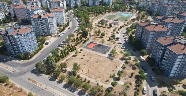 Gençlik Parkı'nın spor sahaları yenileniyor