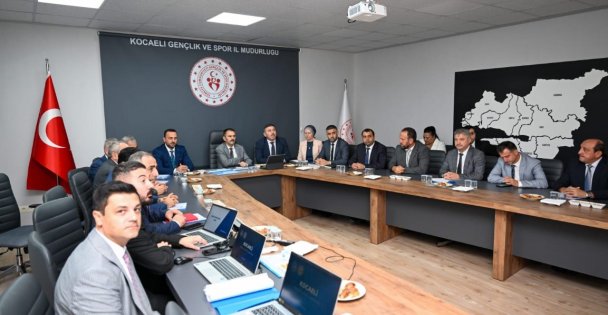 Gençlik ve Spor İl Müdürlüğünü Ziyaret Eden Vali Aktaş, Brifing Aldı