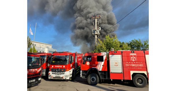 Geri dönüşüm fabrikası alevlere teslim oldu