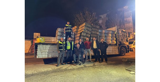 GÖLCÜK BELEDİYESİ DEPREMZEDELERE DESTEK OLMAYA DEVAM EDİYOR