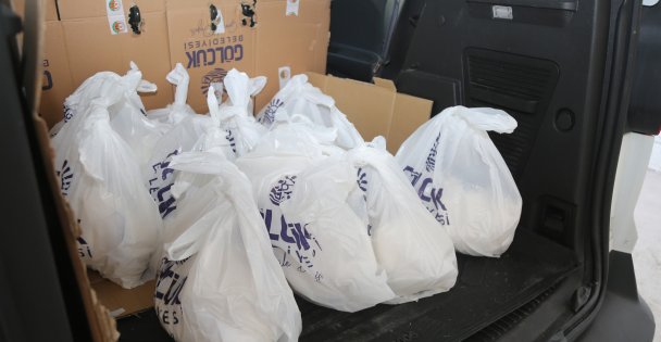 GÖLCÜK BELEDİYESİ HASATTAN ELDE ETTİĞİ 10 TON UNU DAĞITMAYA BAŞLADI