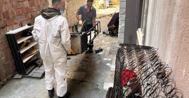 GÖLCÜK BELEDİYESİ YANGINDA HASAR GÖREN EVİ TEMİZLEDİ