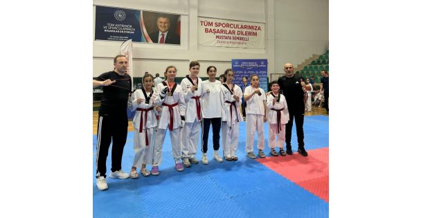 Gölcük Belediyespor tekvandocuları Kocaeli şampiyonu