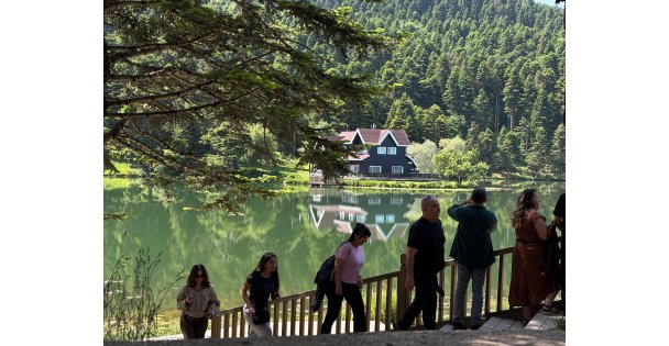Gölcük Tabiat Parkı tatilcilerin akınına uğradı: 