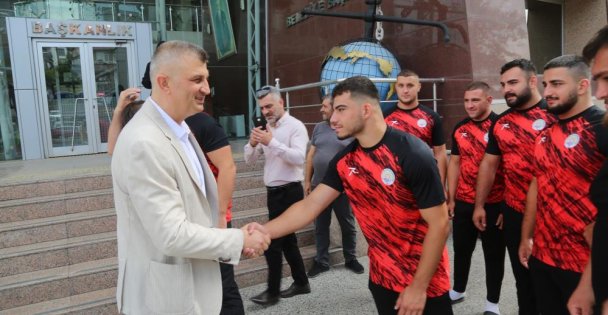 Gölcüklü pehlivanlar Kırkpınar'a uğurlandı