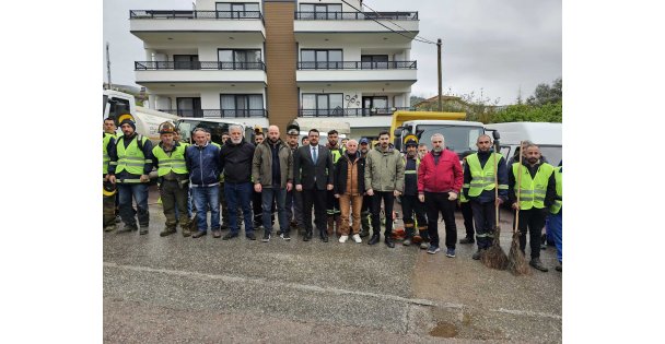GÖLCÜK'TE TEMİZLİK SEFERBERLİĞİ CUMHURİYET MAHALLESİ'NDEN BAŞLADI