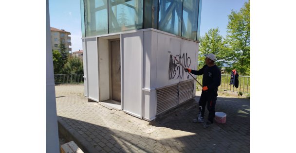 Gölcük'teki üst geçitler elden geçiriliyor