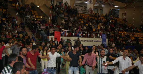 Gümüşhaneliler Kapalıyı doldurdu