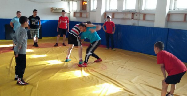 Güreşçilerde kıyasıya rekabet!